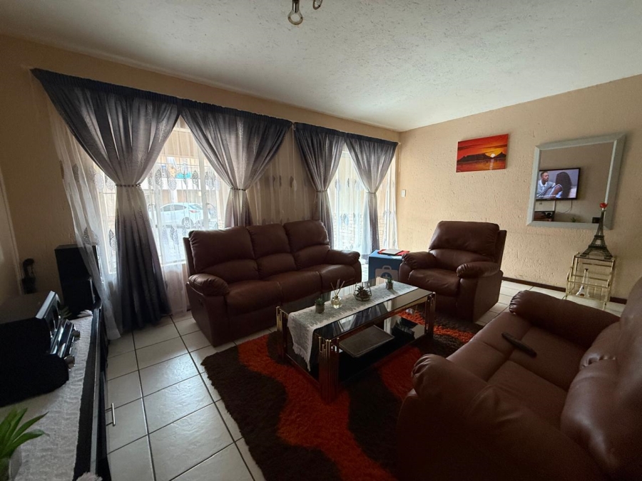 2 Bedroom Property for Sale in Rustenburg Central North West